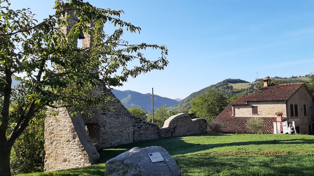 Casola Valsenio (Ra). Il Sentiero della Pace, da Casola Valsenio a Monte Battaglia. Foto di Giorgio Sagrini