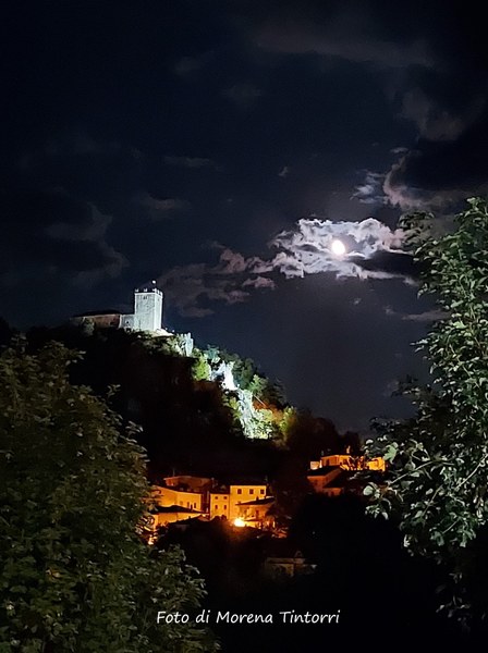 Sestola (Mo). Scorcio serale della Rocca. Foto di Morena Tintorri