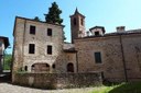 Varano de' Melegari (Pr): borgo della Chiesa Viazzano