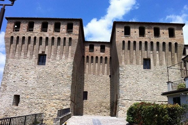 Varano de' Melegari (Pr): ingresso sud del Castello